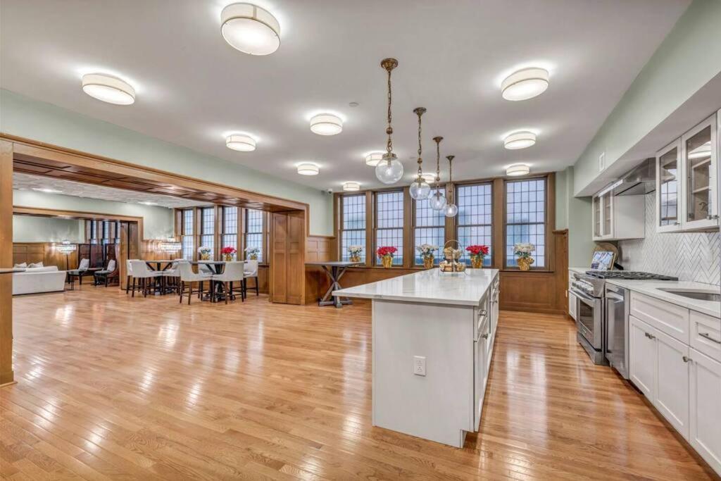 2Br Unit In The Heart Of Dt With View Of Playhouse Square, Pool & Gym Access- 305 Cleveland Exterior foto